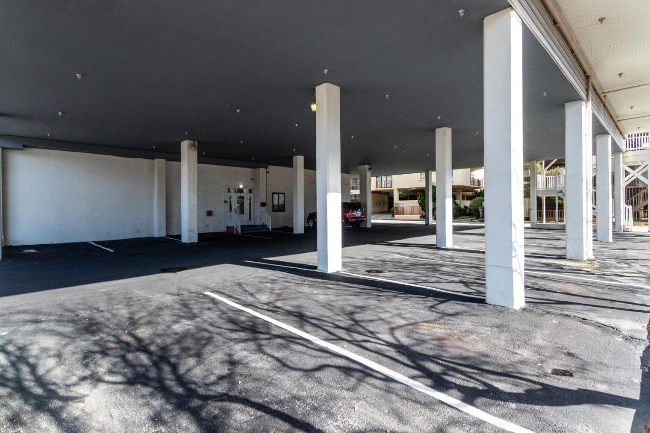 Marylander Condominiums, 90 Steps From The 4*