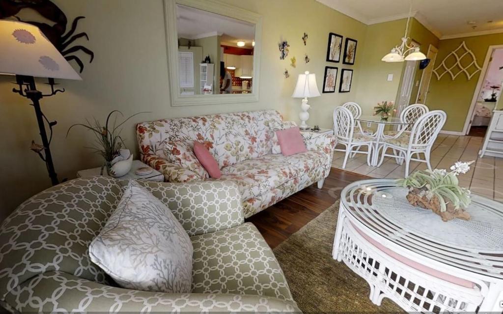 Marylander Condominiums, 90 Steps From The 4*